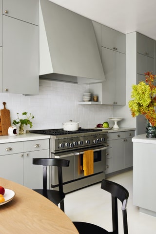 Units repainted in Benjamin Moores ‘Marina Gray are complemented by a pale Fireclay Tile splashback.